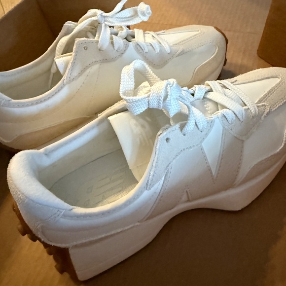 New Balance 327 Sneakers, Linen/Sea Salt: Almost Completely New! - Picture 6 of 8